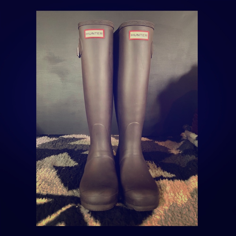 Black hunter boots